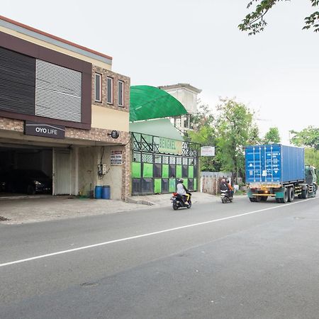 Oyo Life 2108 Griya Aisyah Residence Surabaya Eksteriør billede