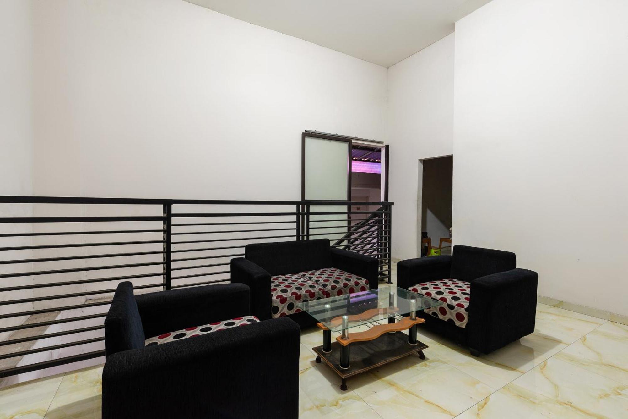 Oyo Life 2108 Griya Aisyah Residence Surabaya Eksteriør billede