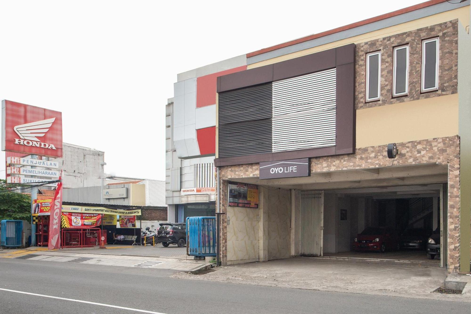Oyo Life 2108 Griya Aisyah Residence Surabaya Eksteriør billede