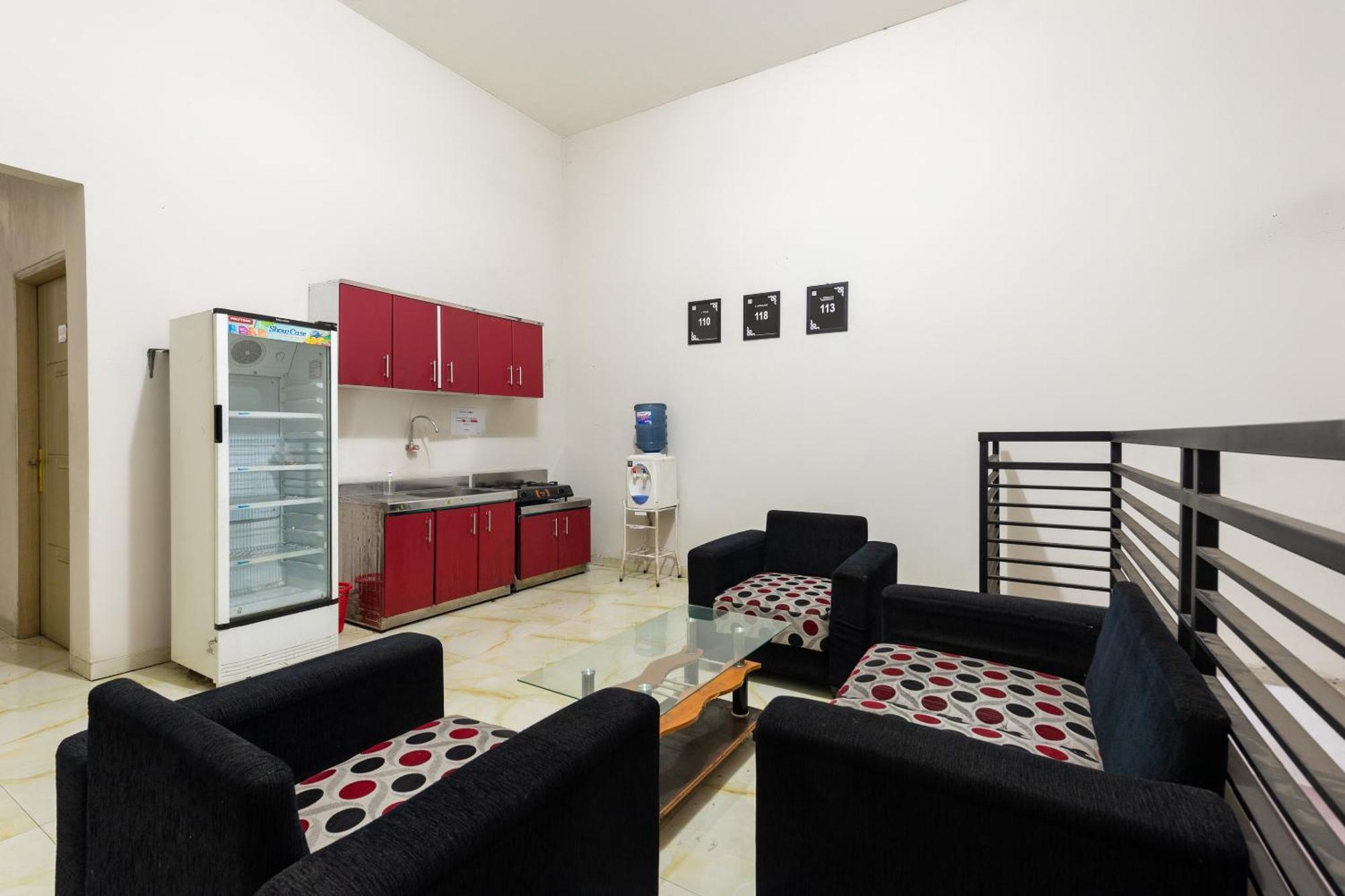 Oyo Life 2108 Griya Aisyah Residence Surabaya Eksteriør billede